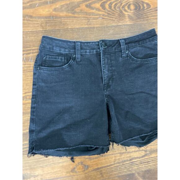 7 for all Mankind Black Frayed Hem Cutoff Weekend Short, sz 6 - Picture 2 of 7
